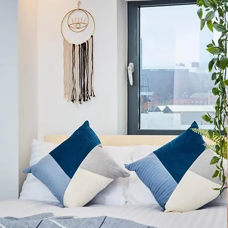 Large Duplex Penthouse - Parking Apartment *